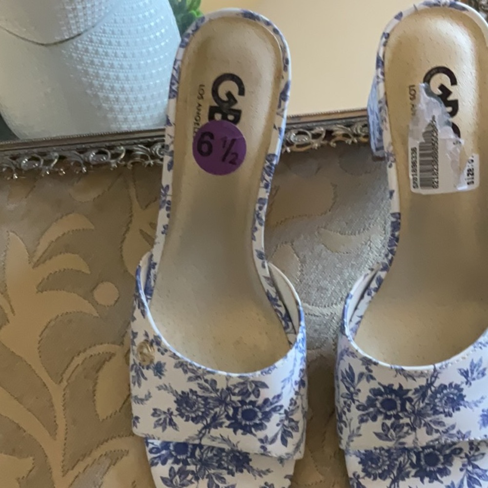 GUESS Women's Gallai Heeled Sandal NWOT - Picture 6 of 12